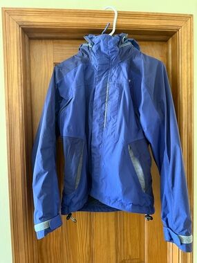 Isis ladies rain coat